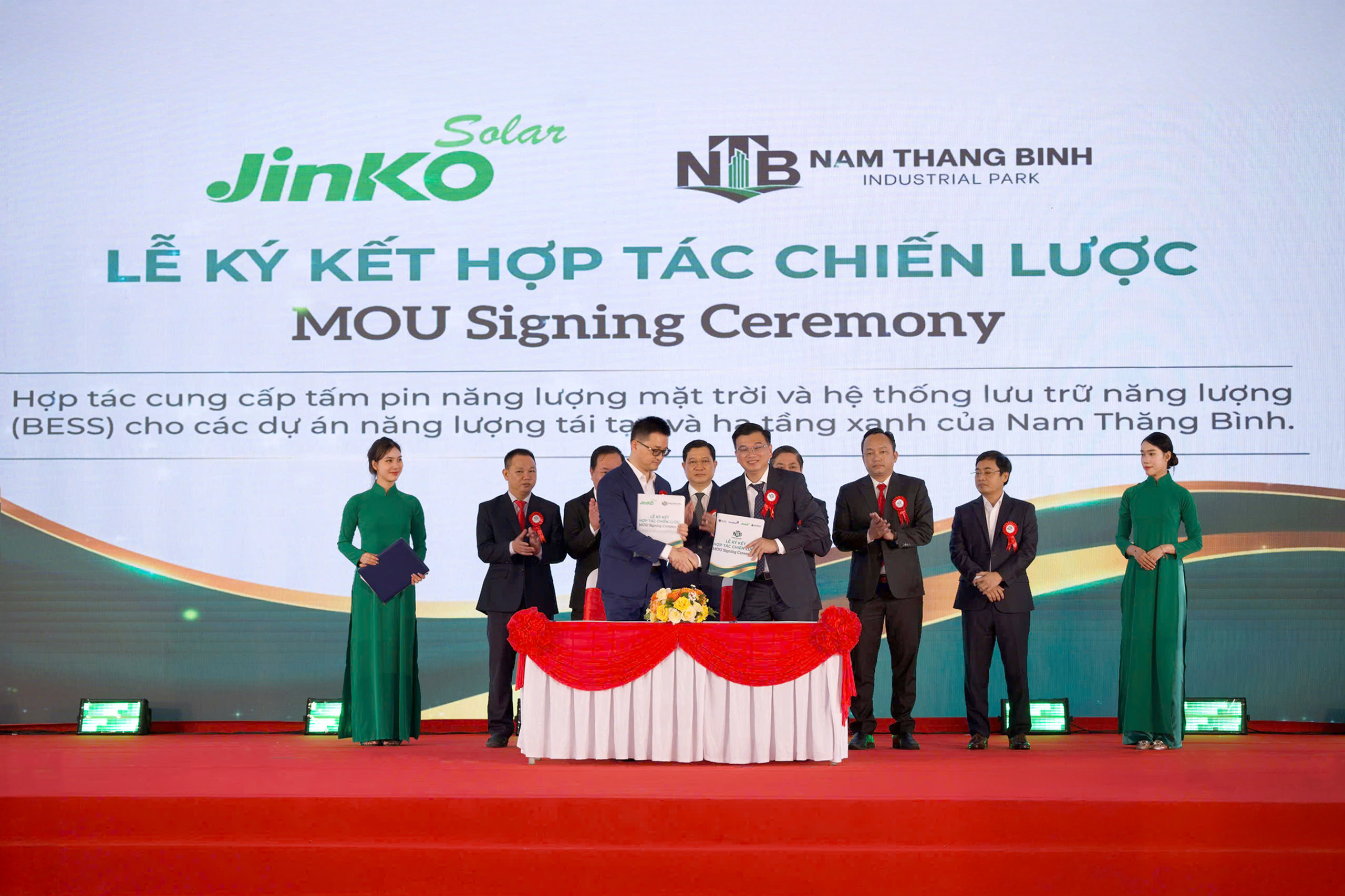 Ký kết hợp tác Jinko Solar