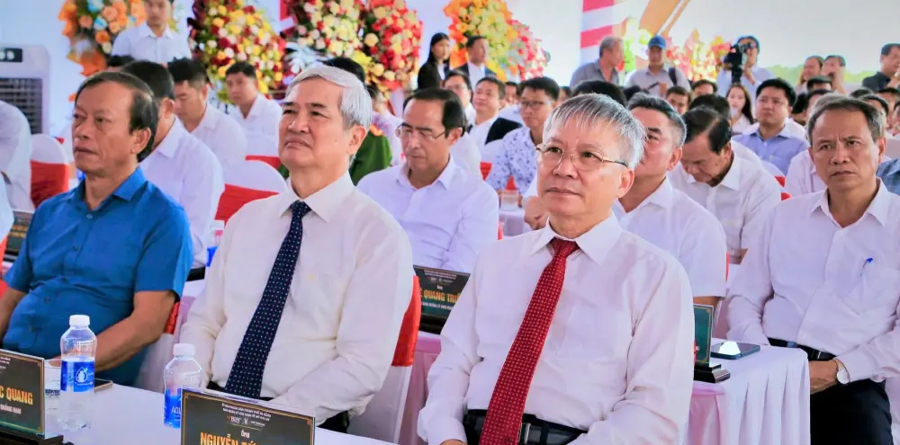 Khởi công 3 hạng mục trọng điểm tại Khu công nghiệp Nam Thăng Bình với vốn đầu tư 1.098 tỷ đồng Khởi công 3 hạng mục trọng điểm tại Khu công nghiệp Nam Thăng Bình với vốn đầu tư 1.098 tỷ đồng