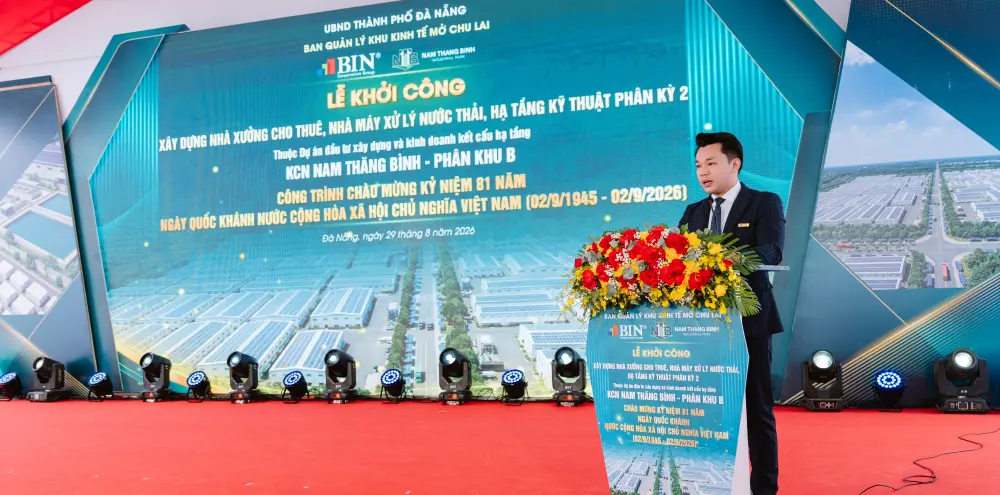 Mr. Hoang Long shares the development direction of Nam Thang Binh Industrial Park at the Groundbreaking Ceremony.